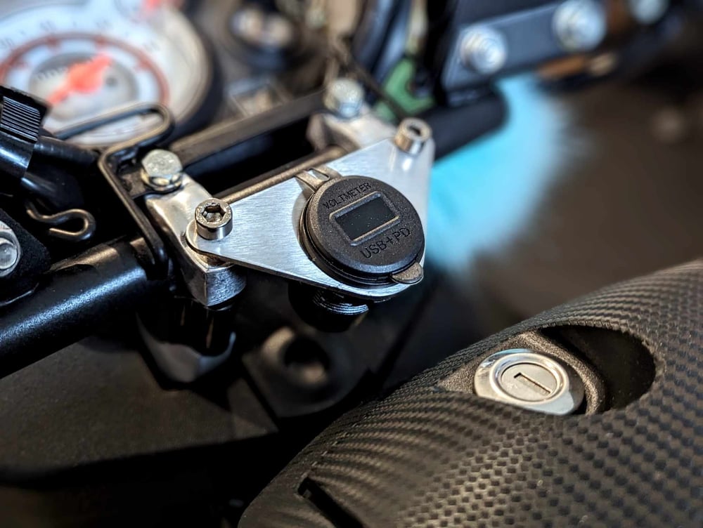 Reckless NAVi 110 USB Charger Kit