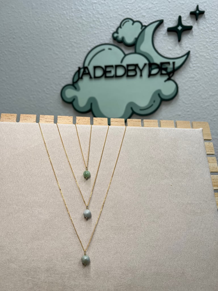 dainty jadeite bead necklace 