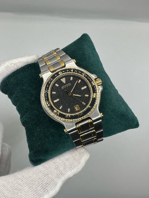 Image of Vintage GUCCI 9700M Quartz Wristwatch 