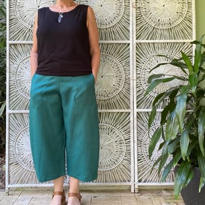 Image of Luna Pants - Linen - Emerald green - Inseam pockets