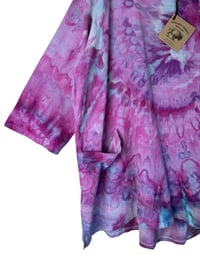 Image 3 of 1XL Cotton Woven Forager Top in Raspberry Spiral Ice Dye