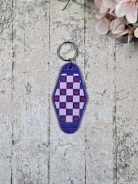 Image 1 of Checkered Hearts Retro Motel Keychain
