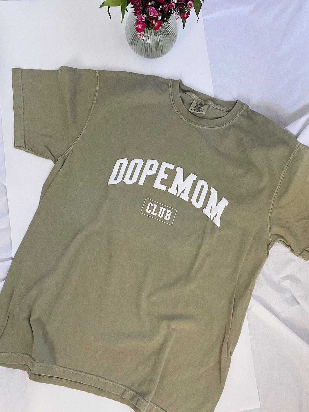 Image of SANDSTONE DOPEMOM CLUB TEE (PRE-ORDER)