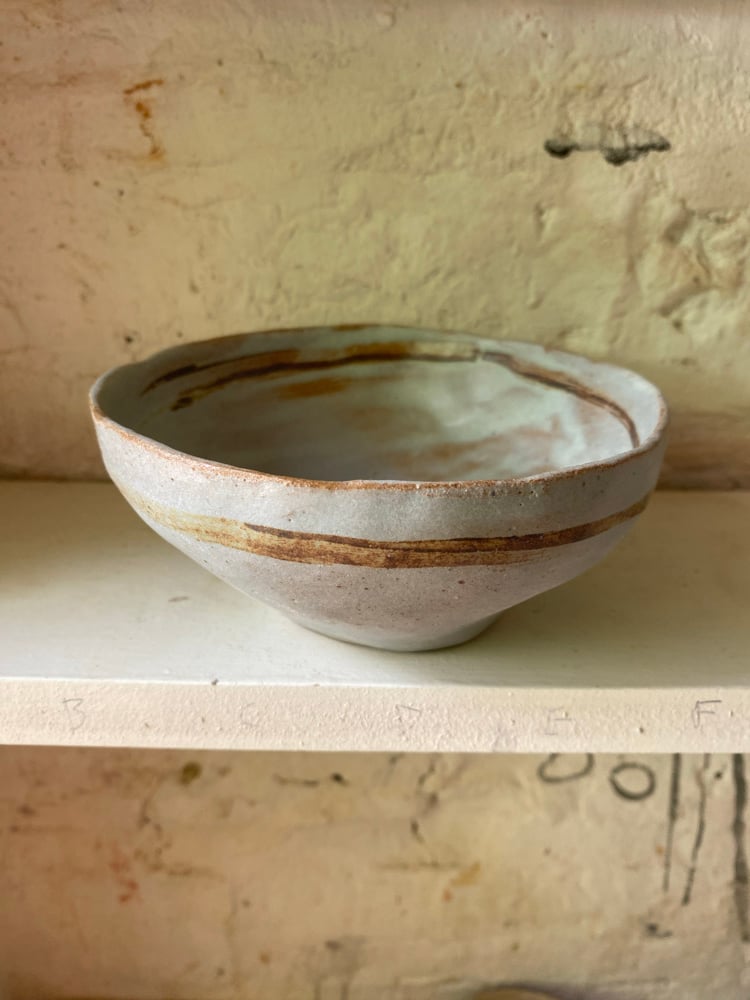 Shallow bowl Image 5