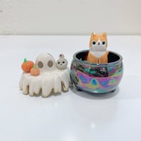Image 5 of Glow in dark orange cat in witch brew cauldron ceramic keepsake (rainbow effect)