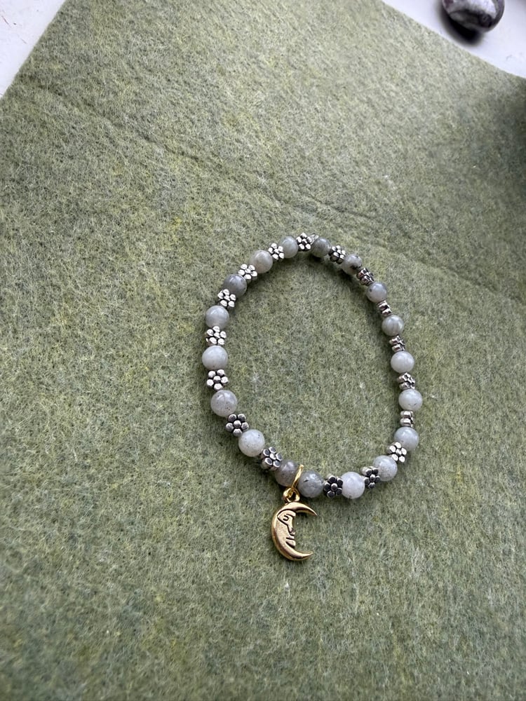 Image of Flower moon labradorite bracelet 🩵🌙