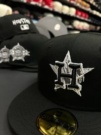 Image 3 of New Era 59Fifty Hi Vis Doodle