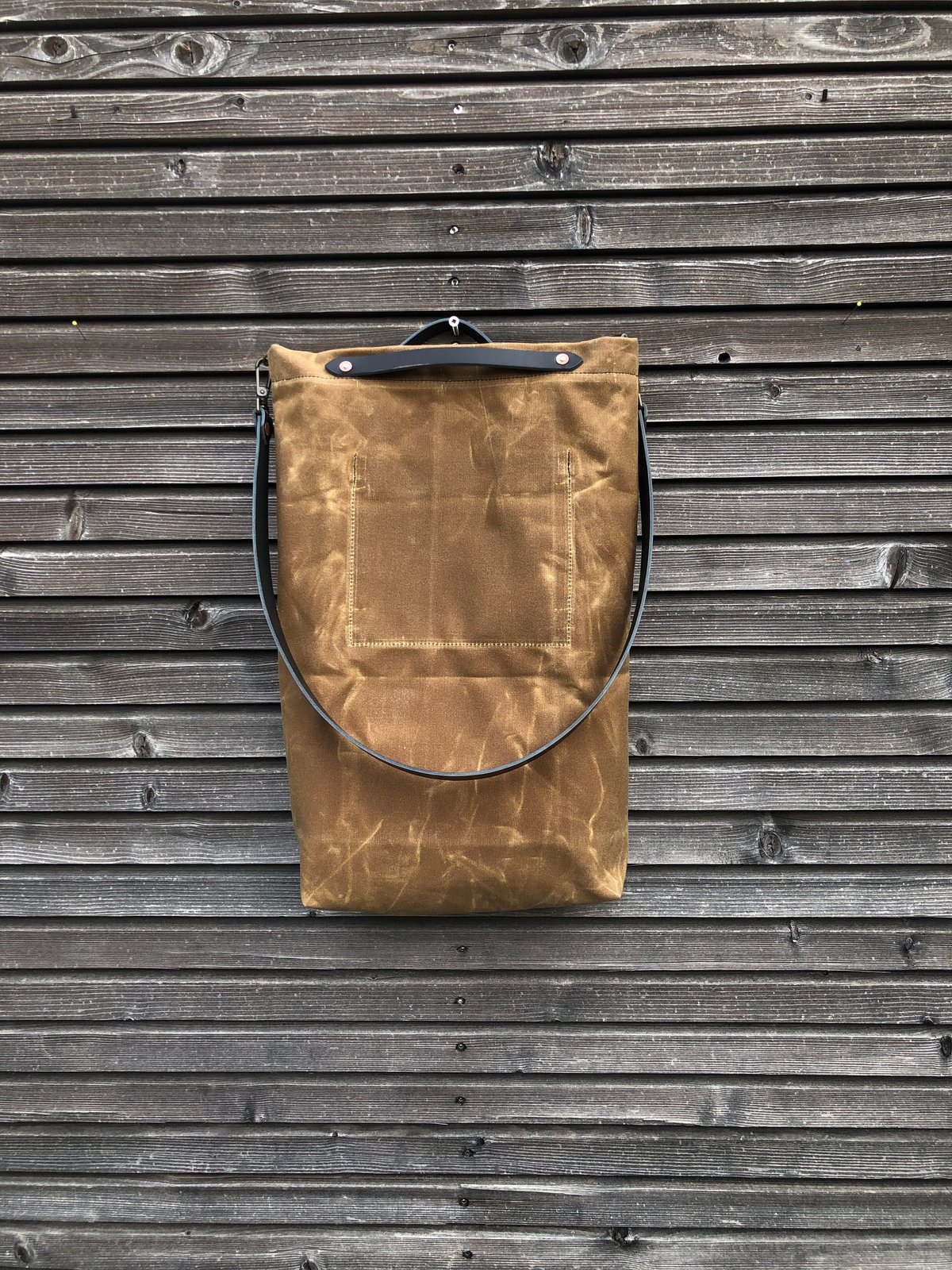 Hobo bag with online crossbody strap