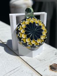 Image 6 of Queen bee