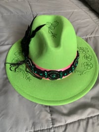 Image 2 of "Amada y Escogida" Flowers Hand-Burned Panama Hat