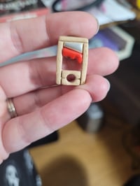 Guillotine2 Pin