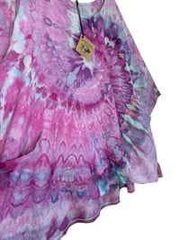 Image 6 of 1XL Cotton Woven Forager Top in Raspberry Spiral Ice Dye