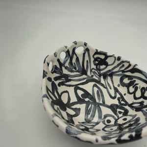 Image of FLOWERS FORAGE BOWL - SMALL