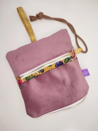 Image 4 of Maxi cartera BREVARIUM mostaza y ROSA