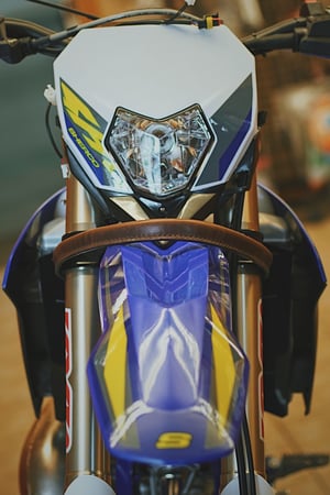 Image of Front Puller Strap w/ Copper Rivet