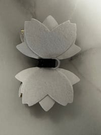 Image 6 of Wild Blooms Black, Cream, and Gold Tumbler Straw Topper Bow