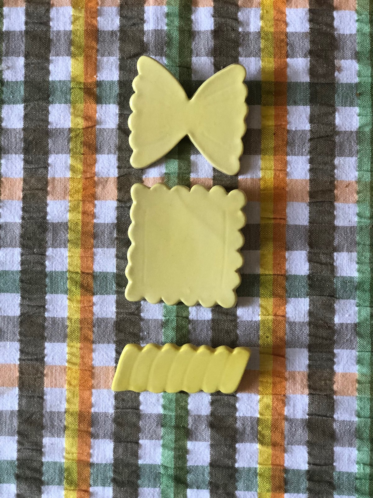 CERAMIC PASTA BROOCHES 