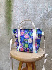 Image 1 of Bolso ALBAICÍN HORTENSIAS azul