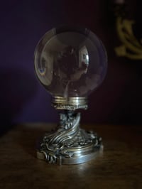 Image 3 of Magnifique boule de cristal de 13cm de diamètre et son support plaqué argent, Art Nouveau