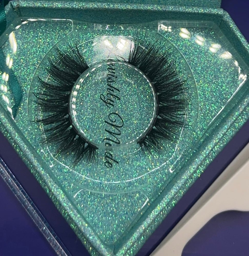 Image of Lavish lashes 