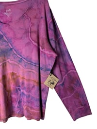 Image 5 of ♻️ UPCYCLED 2X Plus 100% Pima Cotton Top in Overdyed Geode Ice Dye
