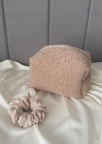 Image 2 of Kosmetyczka Baranek Beige w rozmiarze MIDI