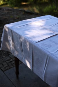 Image 2 of 1 Tischdecke mit Hohlsaum und Chrysantemen, 140x160cm