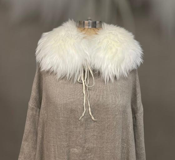 Image of Long Haired Sheepskin Collar - Snow