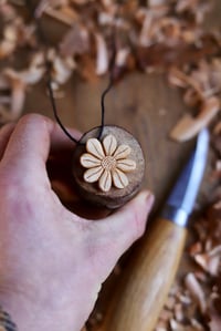 Image 4 of Daisy Flower-Pendant Necklace 