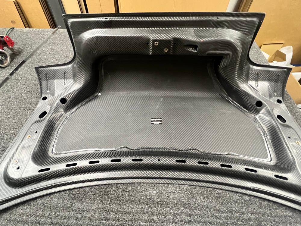 GC Chassis dry carbon trunk