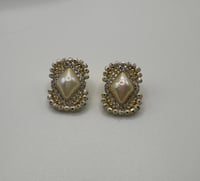 Pearl stud 