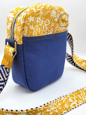 Image of Pebble Crossbody