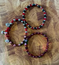 Image 8 of Queen of Hearts Red & Black Glam Tumbler Accessory Set – Bow, Straw Bauble & Bracelet Stack