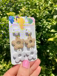 Image 2 of DAISY CHAINS - White/Latte