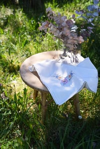 Image 8 of Petite nappe brodée