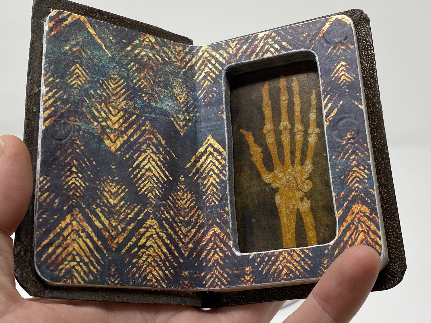 Image of Pocket Bible Joint Case (bone five)