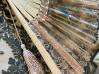 Image 5 of Grand éventail en dentelle et soie peinte, Fin 1800