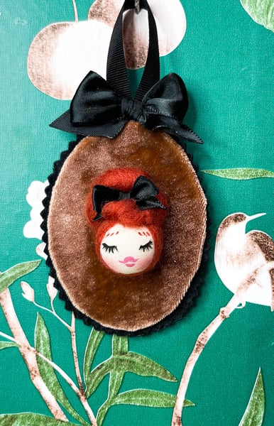 Image of ORNAMENT FALL CUTIE RED HEAD 