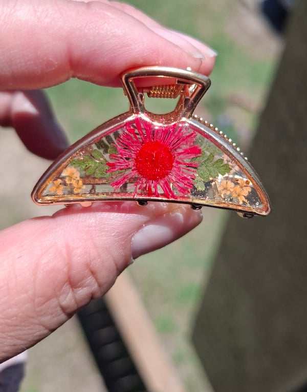 Image of Half moon mini claw clip (gold)