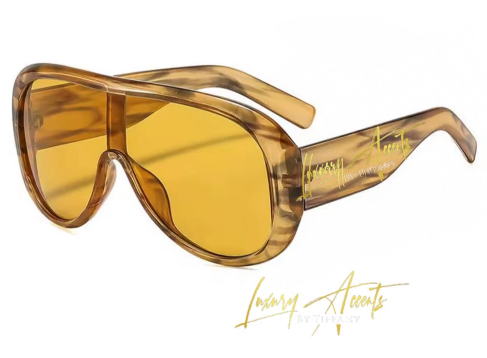 Image of “SIGNATURE” shield eyewear (yellow gold)