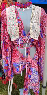 Image 2 of Lace Woodstock waistcoat with shells CREAM