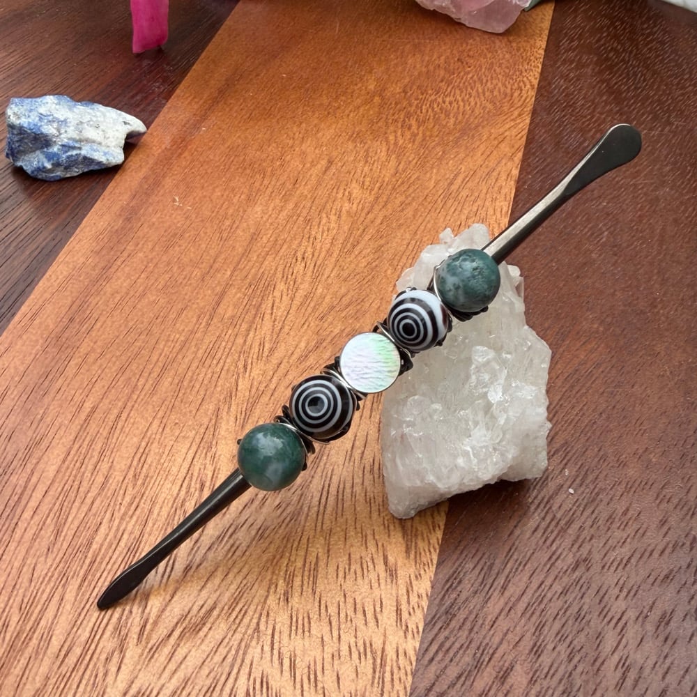 Image of algae stone dab tool 