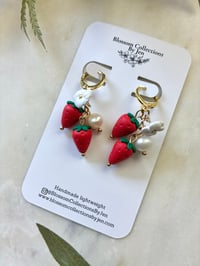 Image 3 of Mini Strawberries