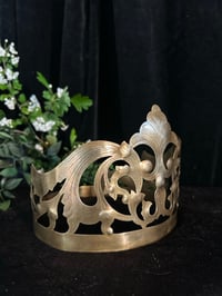 Image 3 of Authentique couronne du XIXème siècle en laiton martelé, ajustable! 