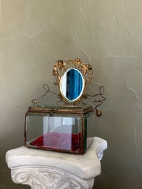 Image 15 of Très grand coffre à bijoux/reliquaire en verre biseauté, velours, miroir, XIXÈME s.