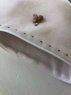 Image of Théa pale lavender linen pouch with vintage detail 