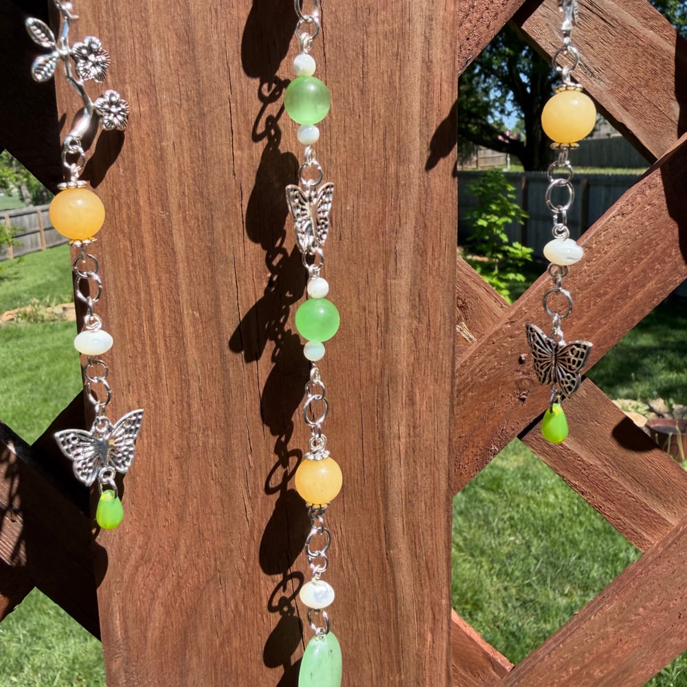 Image of trad flower ring hanging beaded wall art 