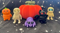 3D Printed Halloween Miniature Fidget Toy Set – Flexi Creatures with Decorative Pumpkin Hideaway