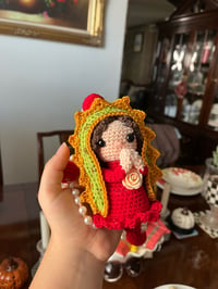 Image 5 of Mini Virgencita Tejida  en Rosario (colgante) ❤️