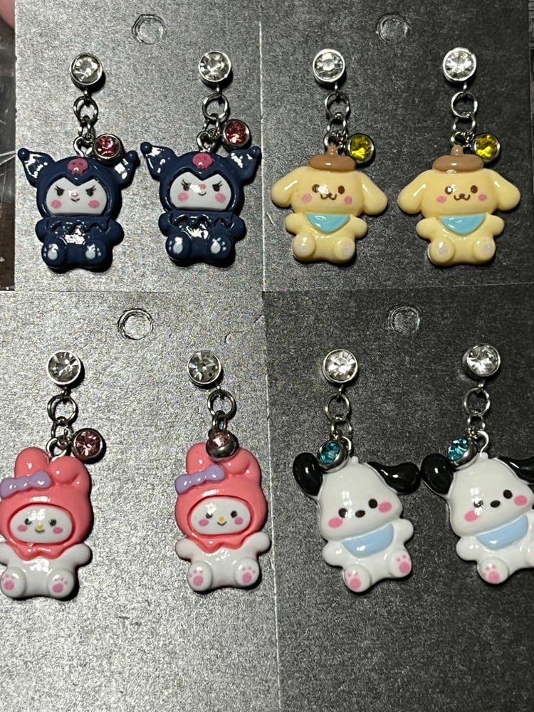 Image of hello kitty earrings 
